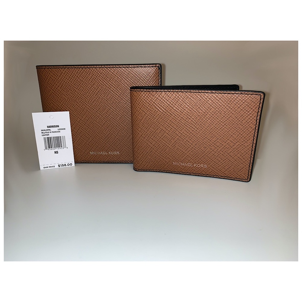 Michael Kors Harrison Leather Wallet w/Passcase